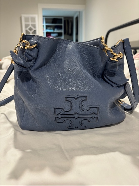 Tory Burch Slate Blue Pebbled Leather Shoulder Bag with Gold Chain - Picture 3 of 4